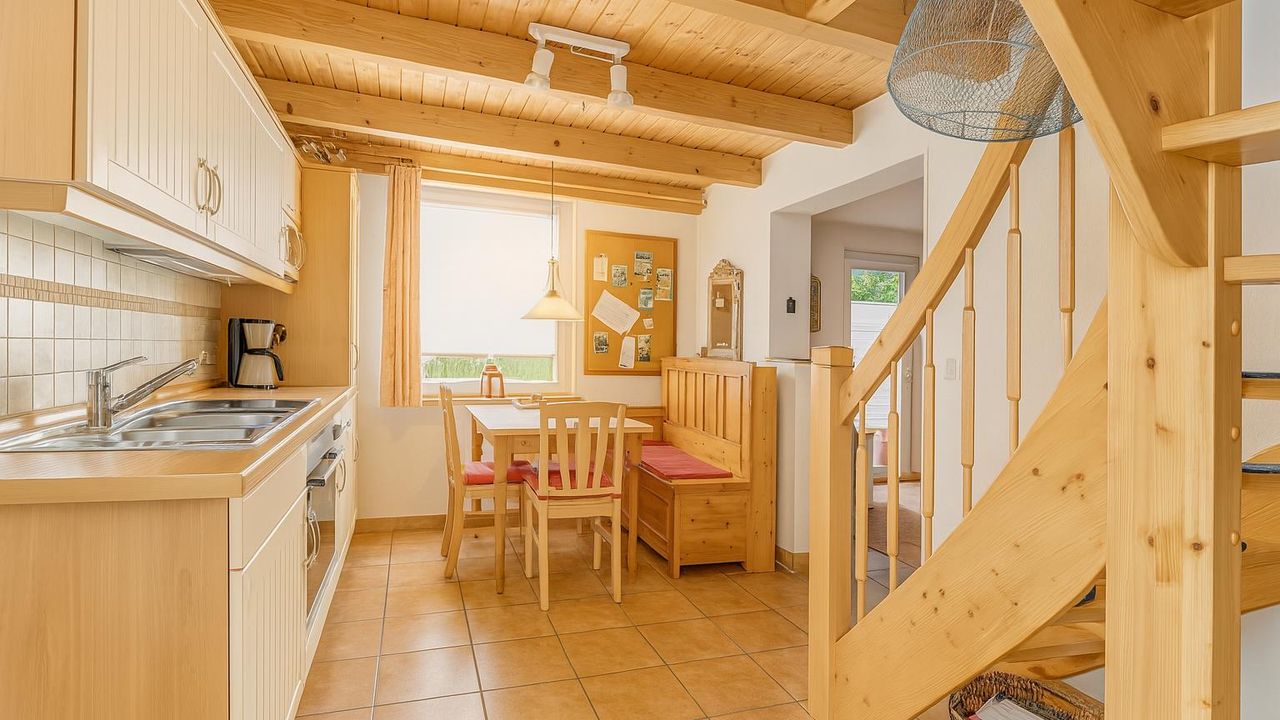 Küche/Essbereich in der Anglerhütte Küche/Essbereich in der Anglerhütte